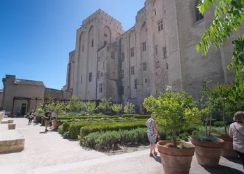 Visite du Palais des Papes avec Pass France Tourisme !