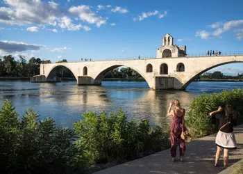Visitez le pont d'Avignon avec Pass France Multidestinations